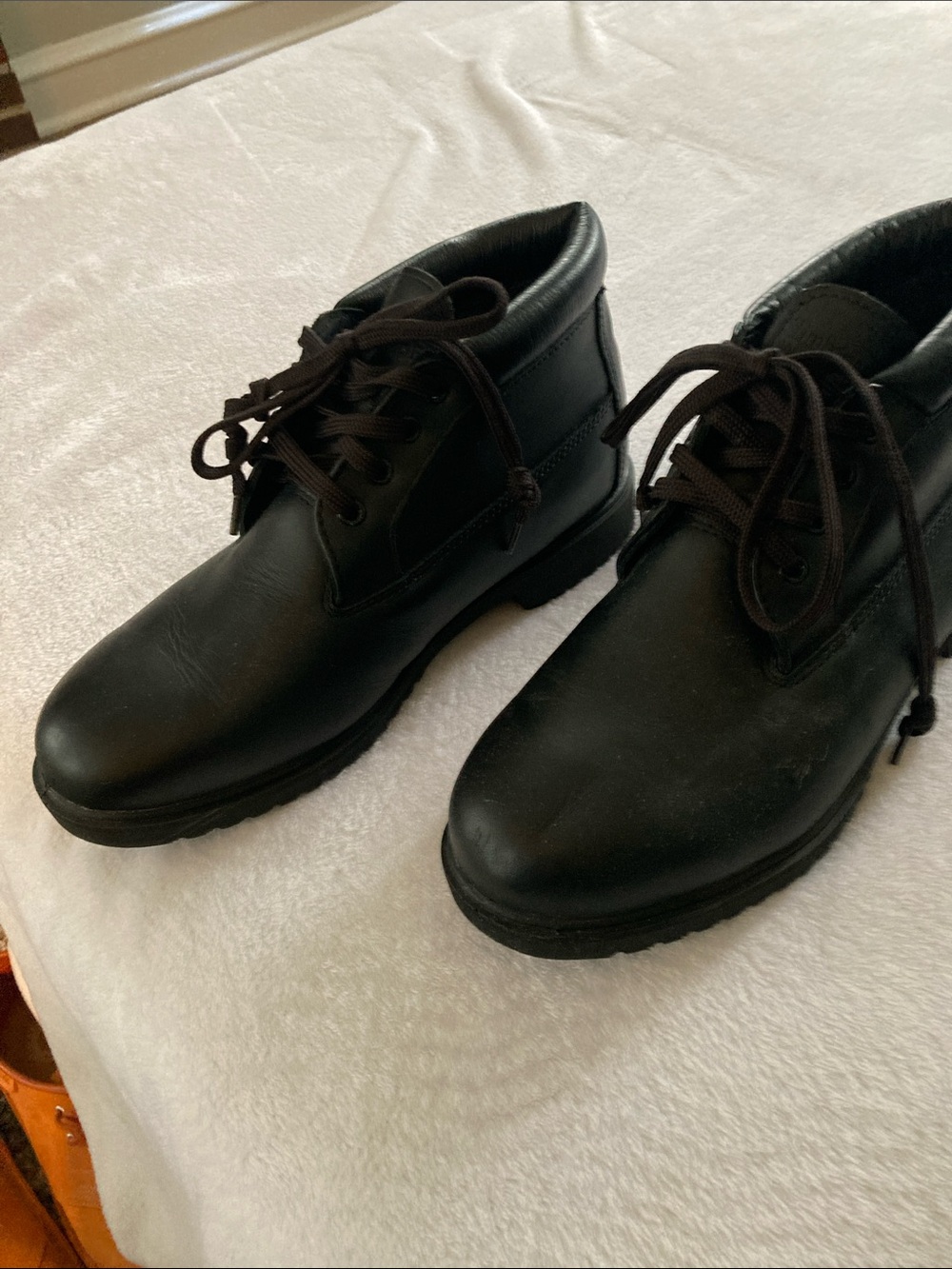 Timberland Men's Black Chukka Lace-Up Boots with no insoles.